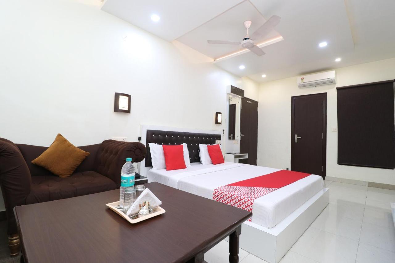 Oyo 29637 Hotel Kakkar Ludhiana Quarto foto